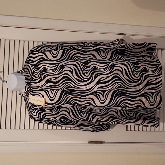 Animal Print Tunic Dress - Picture 2 of 4